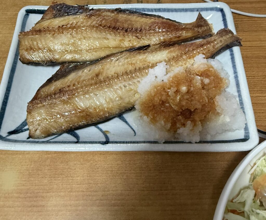 焼いたほっけと大根おろし