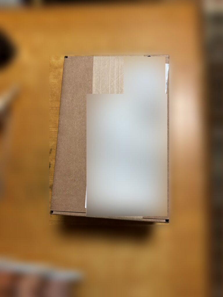 アメリカから届いた血糖値測定器の箱（送り状はぼかしています）