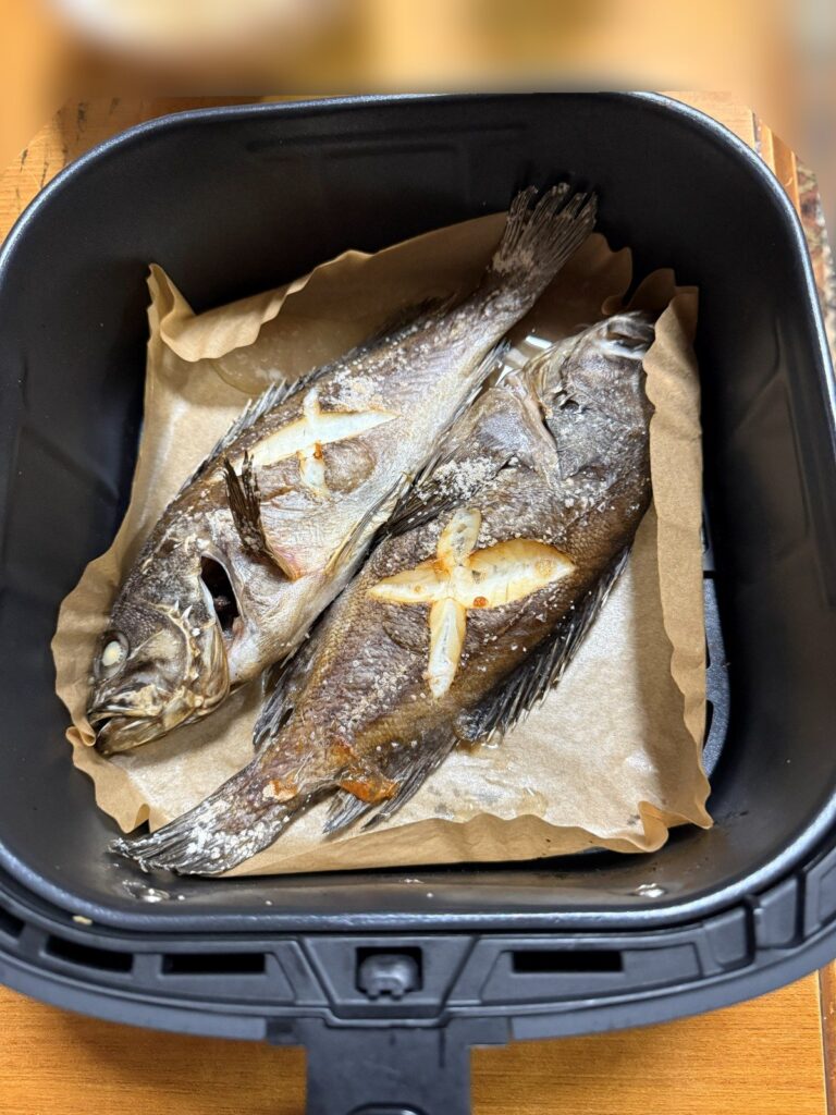ノンフライヤーで230度15分焼いたメバルの塩焼き