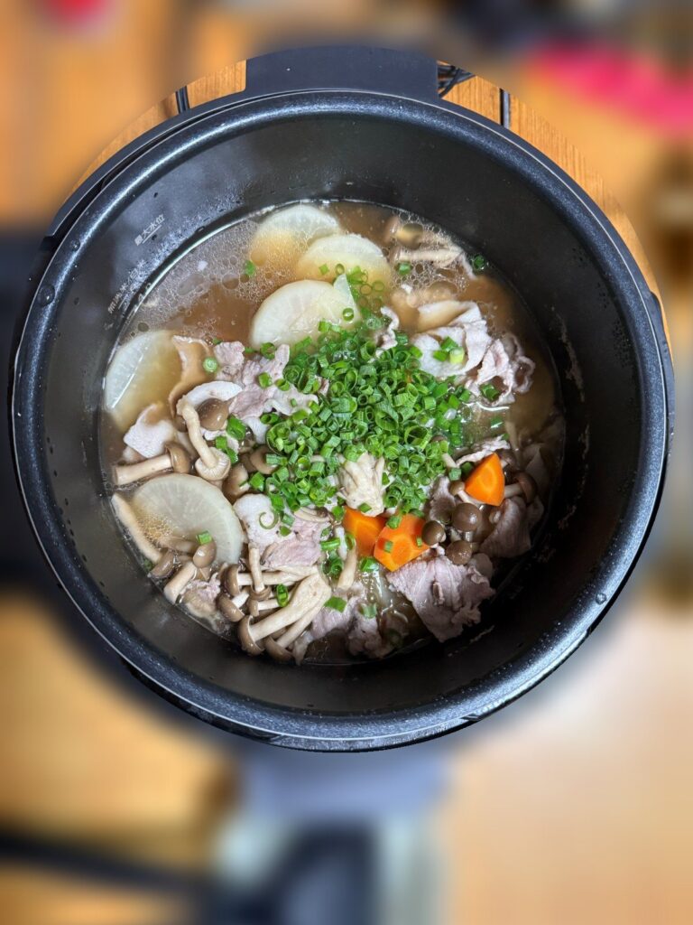 豚肉・大根・人参・しめじ・ねぎの寄せ鍋