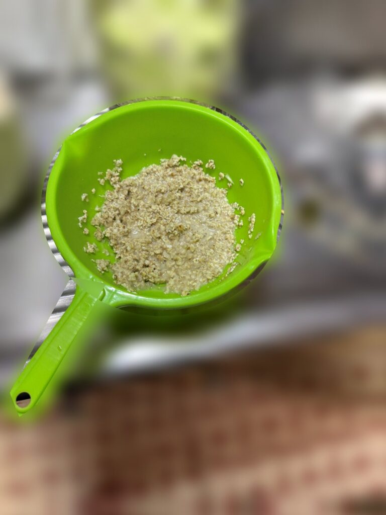 レンジで加熱してボウルに移したオートミール